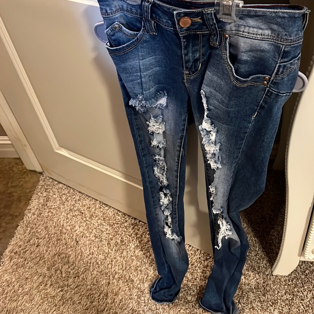 YMI RIPPED JEANS.